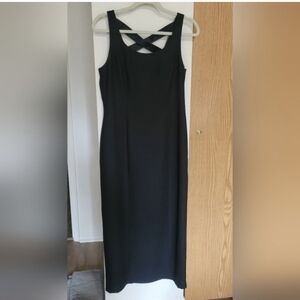 💛2 for $20💛 Bundle and save. Joseph Ribkoff Maxi Dress with Criss-Cross Back